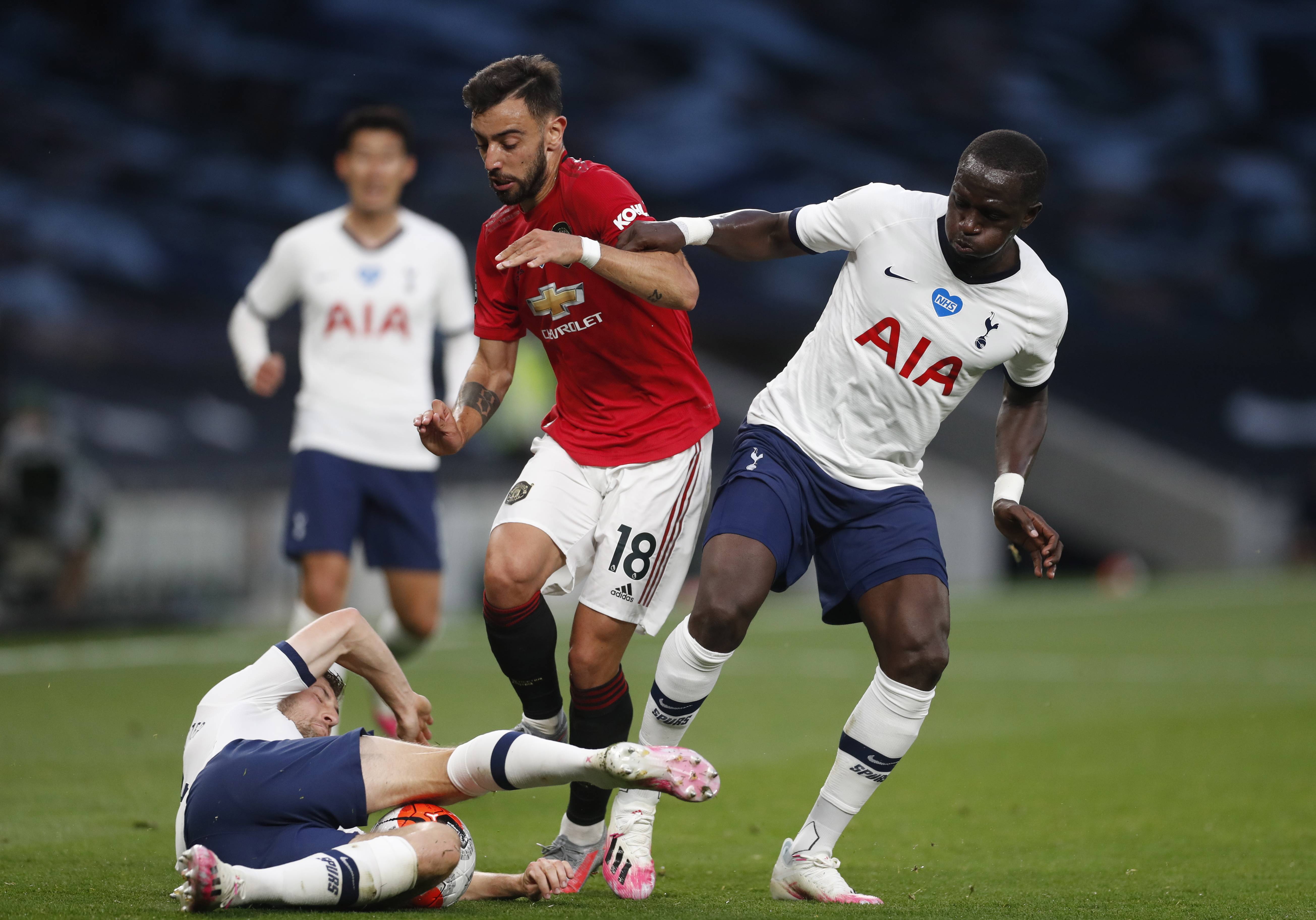 德转当前夏窗收入排名：勒沃库森居首，前十英超占5席蓝军第5.